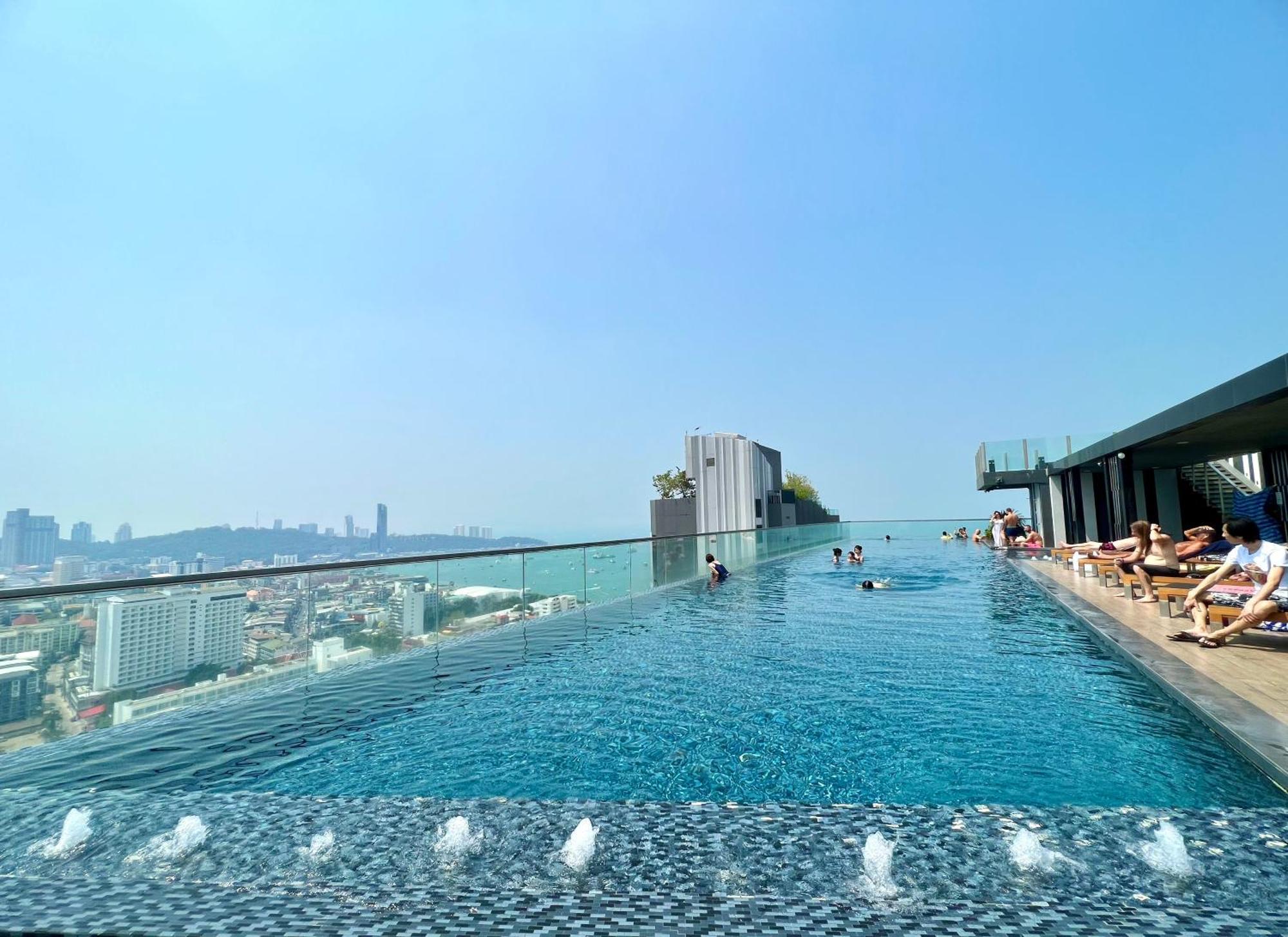 Sea View Pattaya Beach @The Base Central باتايا المظهر الخارجي الصورة